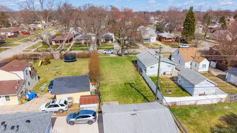 20751 Powers Ave, Dearborn Heights, MI 48125 photo 3