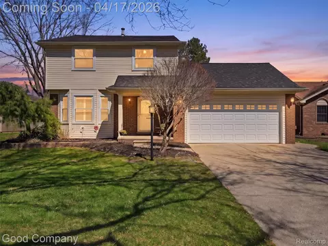 12667 Beresford Dr, Sterling Heights, MI 48313