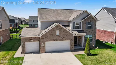 55321 Demaret Dr, Macomb, MI 48042