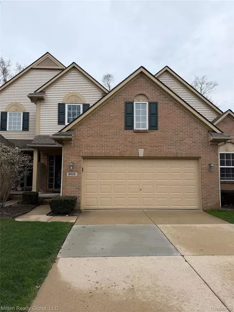 8025 Springdale Dr, White Lake, MI 48386