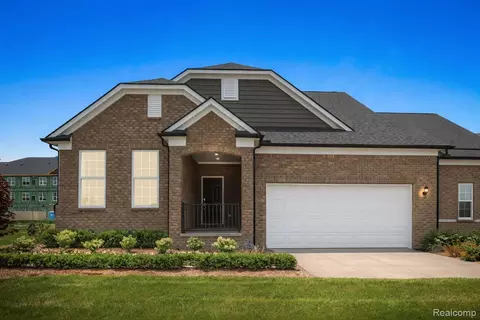 42807 Arbor Dr, Clinton Township, MI 48038