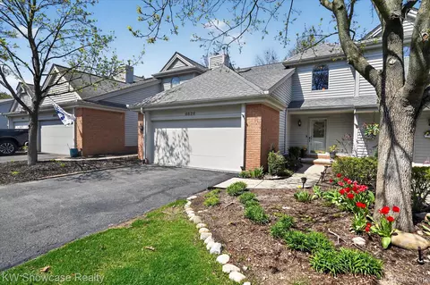 6626 Ridgeview Dr, Independence, MI 48346