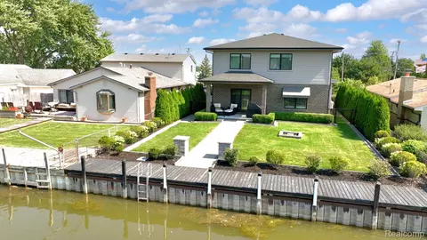 39611 Lakeshore Dr, Harrison, MI 48045