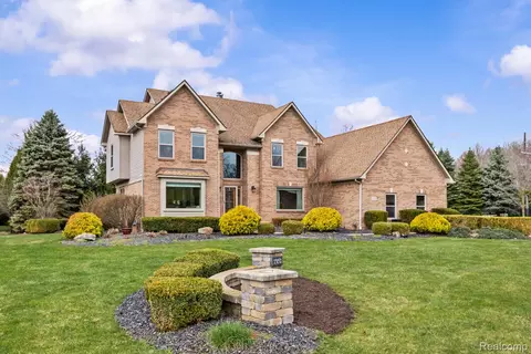 23152 Demick Ct, Brownstown, MI 48134