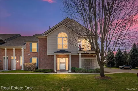 30200 Chesapeake Cir, Commerce, MI 48390