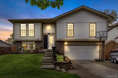25436 Montebello Dr, Woodhaven, MI 48183