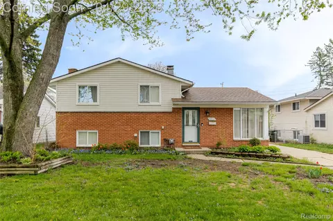 39832 Parklawn Dr, Sterling Heights, MI 48313