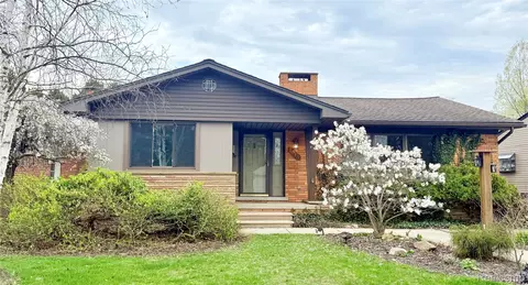 3915 Parkview Dr, Royal Oak, MI 48073