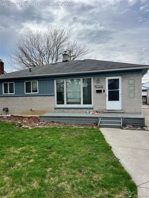 18330 Marquette St, Roseville, MI 48066