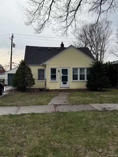 15834 Stephens Dr, Eastpointe, MI 48021