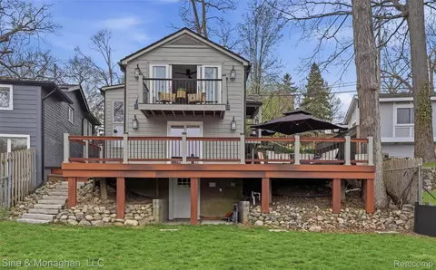 561 Bellevue Ave, Orion, MI 48362