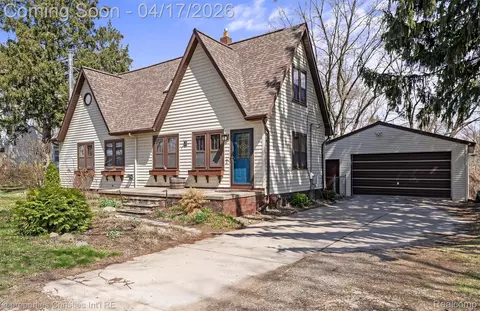 2919 Avalon Rd, Rochester Hills, MI 48309