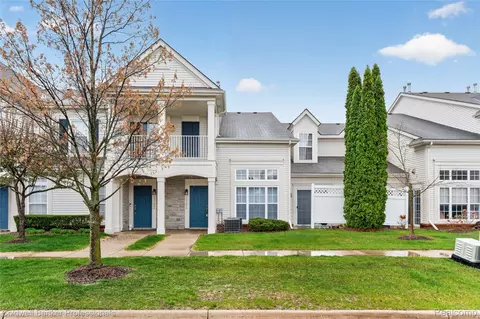 2104 Trailway Ct, Commerce, MI 48390