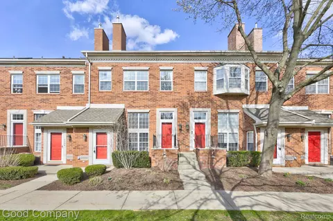 1512 Maryland Club Dr, Royal Oak, MI 48067