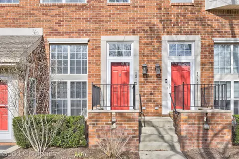 1512 Maryland Club Dr, Royal Oak, MI 48067