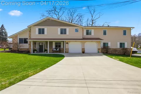 3389 Shawnee Ln, Waterford, MI 48329