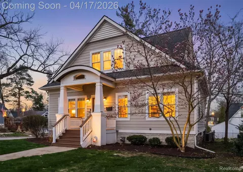 903 Hilldale Dr, Royal Oak, MI 48067