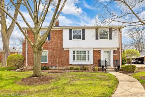 612 Cadieux Rd, Grosse Pointe, MI 48230