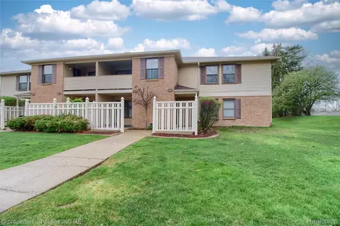 19586 Northridge Dr, Northville, MI 48167