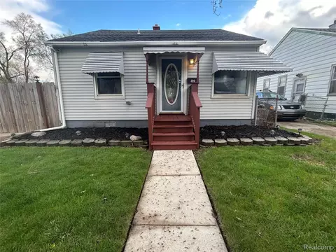 3911 20th St, Wyandotte, MI 48192