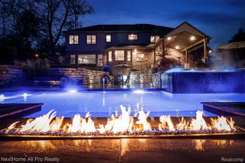 12385 Boulder Pass Dr, Brighton, MI 48380