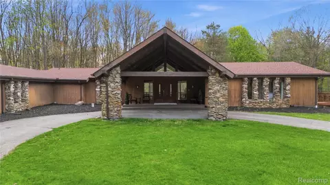 3050 Reese Rd, Brandon, MI 48462