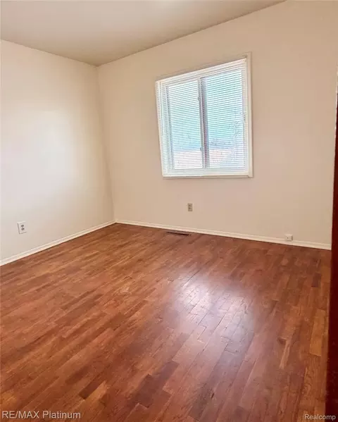 Bedroom - 3428 River Birch Dr, Flint, MI 48532 photo 2 of 6