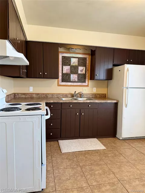 Kitchen - 3428 River Birch Dr, Flint, MI 48532 photo 1 of 2