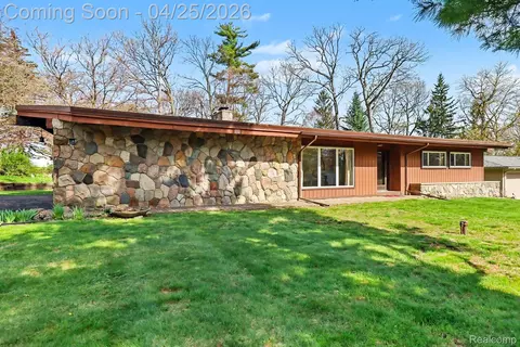 5746 Warbler Dr, Village Of Clarkston, MI 48346