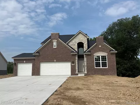 2041 Crested Butte Dr, White Lake, MI 48383