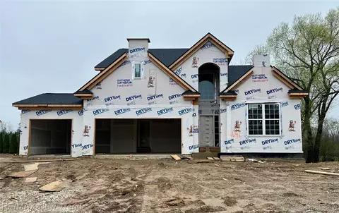 2041 Crested Butte Dr, White Lake, MI 48383