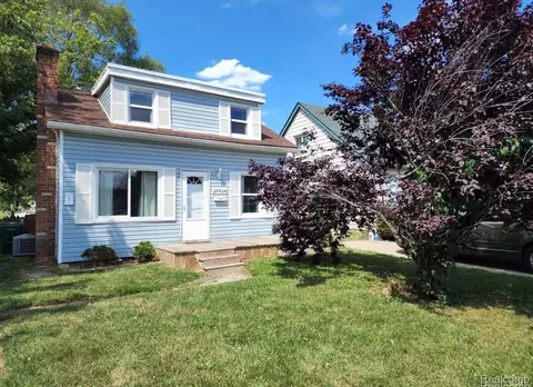 28824 Birchlawn St, Garden City, MI 48135