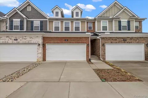 809 Courtland Ln, Troy, MI 48085