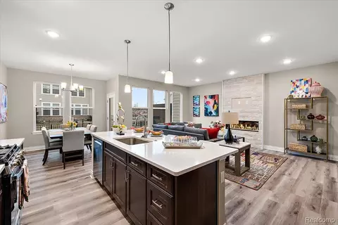 Kitchen - 809 Cortland Ln, Troy, MI 48085 photo 5 of 5