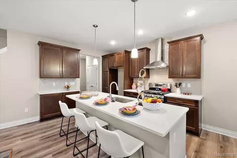 Kitchen - 809 Cortland Ln, Troy, MI 48085 photo 2 of 5