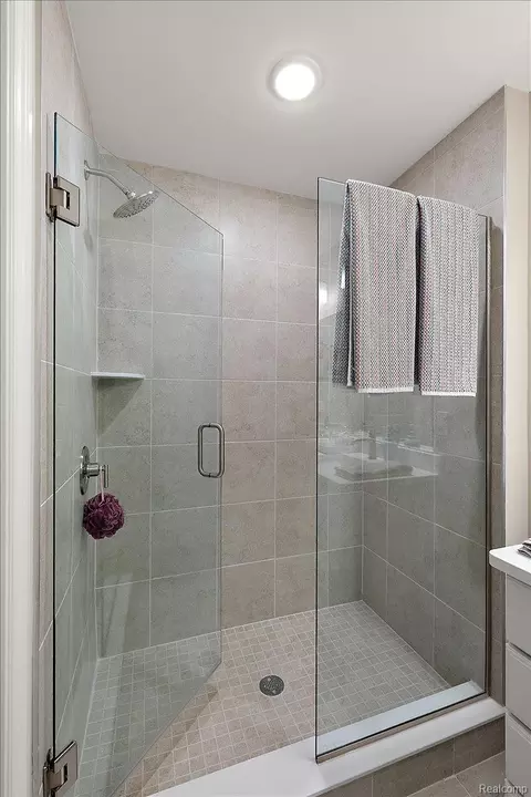 Bath - 809 Cortland Ln, Troy, MI 48085 photo 5 of 7