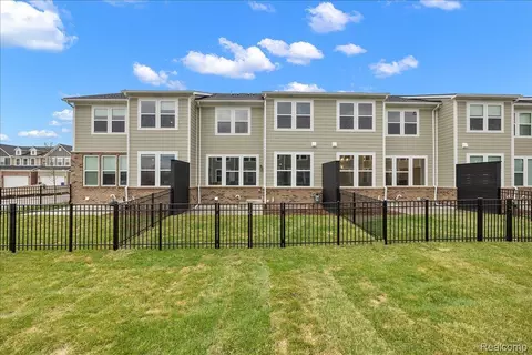 Exterior - 809 Cortland Ln, Troy, MI 48085 photo 3 of 5