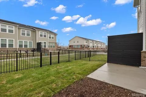 Exterior - 809 Cortland Ln, Troy, MI 48085 photo 5 of 5