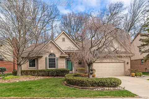 734 Lake Ridge Rd, Rochester Hills, MI 48307