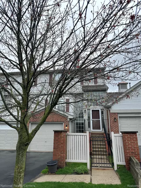 49627 Draper Cir, Plymouth, MI 48170