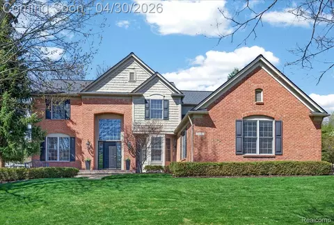 1113 Miners Run Rd, Rochester, MI 48306
