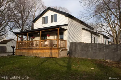515 S Michigan Ave, Howell, MI 48843