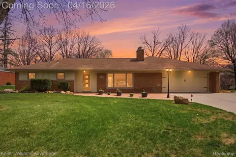 23632 Wesley Dr, Farmington, MI 48335