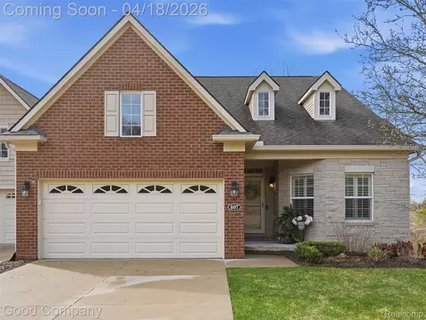 607 Poplar Ct, Rochester Hills, MI 48306