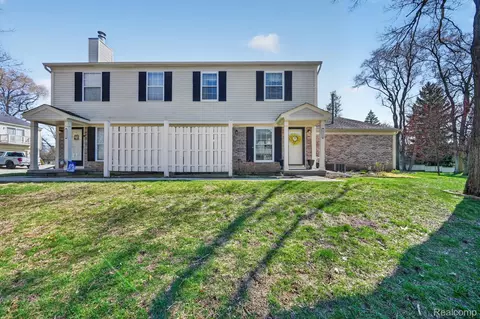 1412 Hidden Meadows Dr E #B, Walled Lake, MI 48390