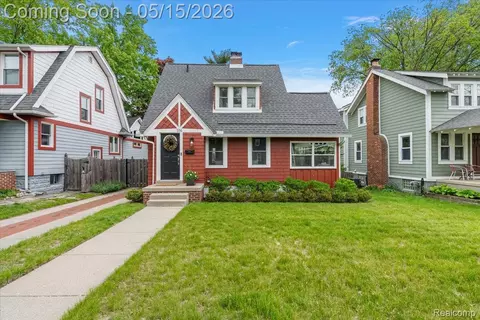 516 Woodcrest Dr, Royal Oak, MI 48067