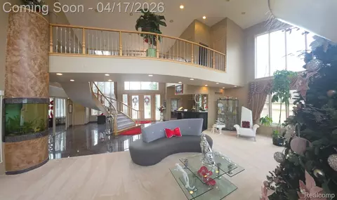 29614 Kenloch Dr, Farmington Hills, MI 48331 | MLS# 20261025190