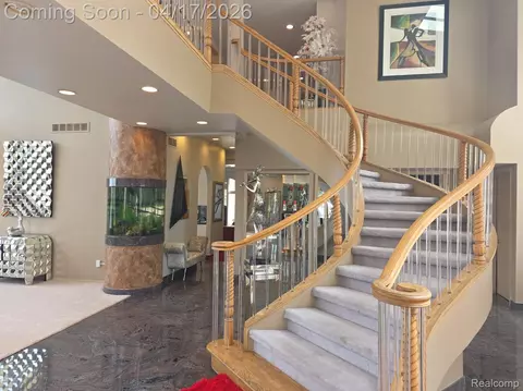 29614 Kenloch Dr, Farmington Hills, MI 48331 | MLS# 20261025190