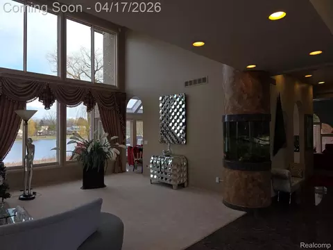 29614 Kenloch Dr, Farmington Hills, MI 48331 | MLS# 20261025190