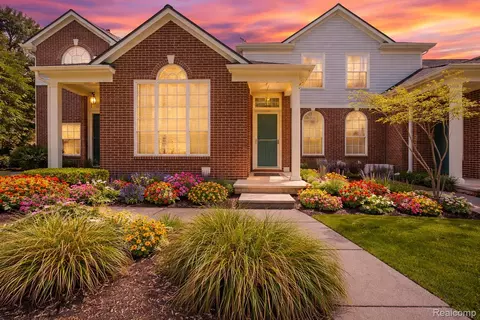 18101 Adri Cir, Walled Lake, MI 48390
